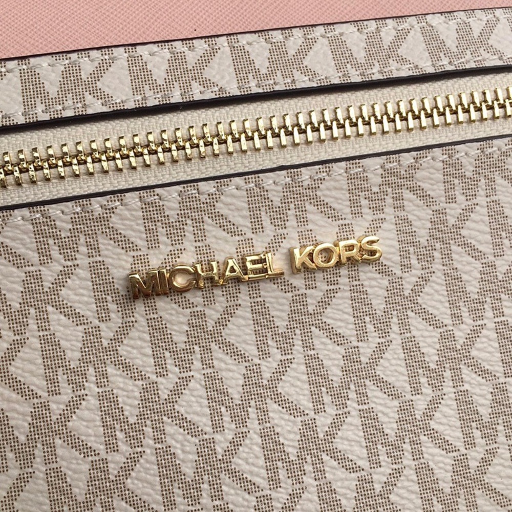 Michael Kors Jet Set Vanilla Blush Zip Crossbody Bag - Picture 5 of 8